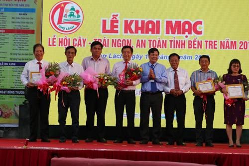 Agribank Bến Tre tài trợ Vàng cho 'Lễ hội cây - trái ngon, an toàn'