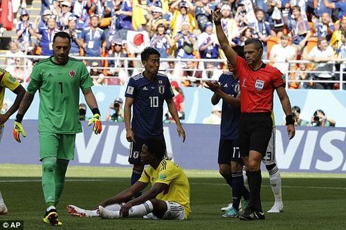 Cản bóng bằng tay, hậu vệ Colombia nhận thẻ đỏ nhanh thứ hai lịch sử World Cup