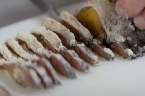 Funazushi - món ăn nguyên bản của sushi trong cửa tiệm 400 năm tuổi