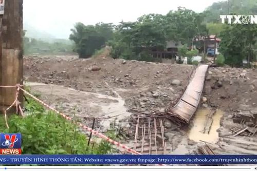 Sập cầu treo tại Yên Bái, một xã bị cô lập hoàn toàn