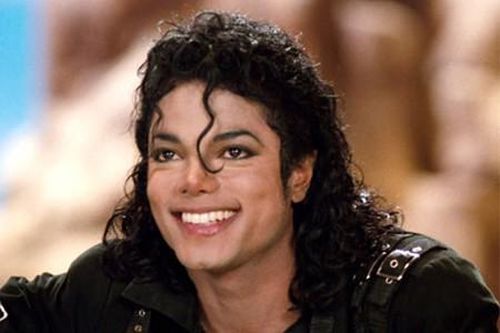 Xem lại những bước nhảy huyền thoại và khác biệt của Michael Jackson