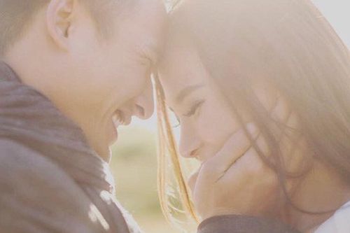 Lương Thế Thành: Soái ca màn bạc 2 lần là 'người tình' của Nhã Phương nhưng vẫn một lòng với cô vợ hậu đậu, nấu ăn dở và cho 300 nghìn tiêu vặt mỗi ngày