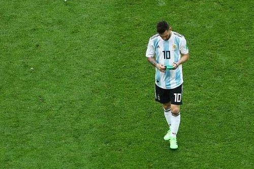 Nhìn Messi thất bại tại World Cup, Maradona đã hài lòng?