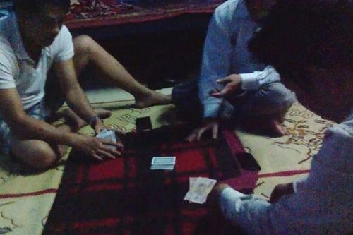Kỷ luật bí thư, chủ tịch xã đánh bài trong trụ sở cơ quan