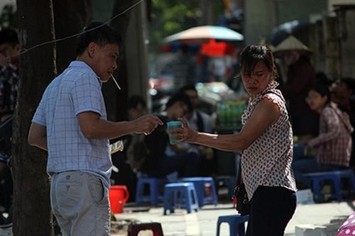 Hà Nội nắng như đổ lửa: Người 'hốt' bạc triệu, người 'méo mặt' vì ế