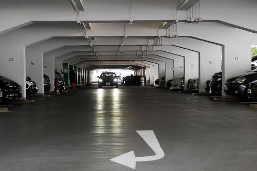 Một chỗ đỗ ôtô ở Hong Kong có giá bằng 5 chiếc xe hơi