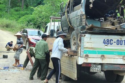 Lật xe chở gỗ lậu khiến 2 người tử vong tại khu vực rừng được bảo vệ nghiêm ngặt