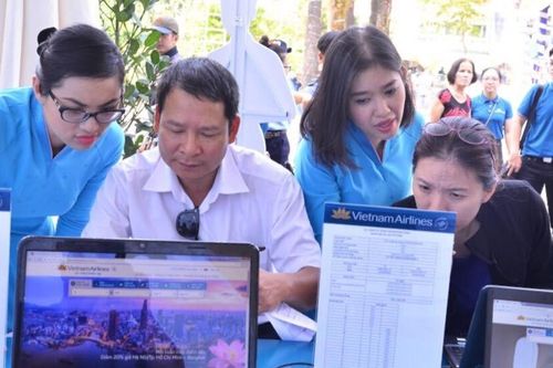 Có thể mua vé máy bay không dùng tiền mặt hoặc thẻ ngân hàng