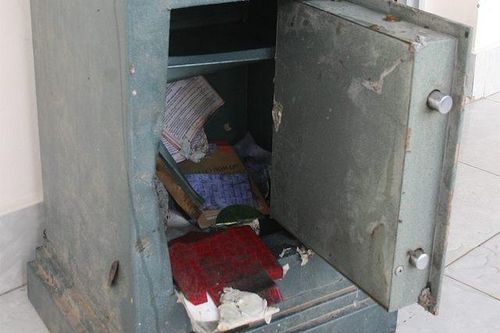 Hai thanh niên phá két sắt trộm 800 triệu đồng