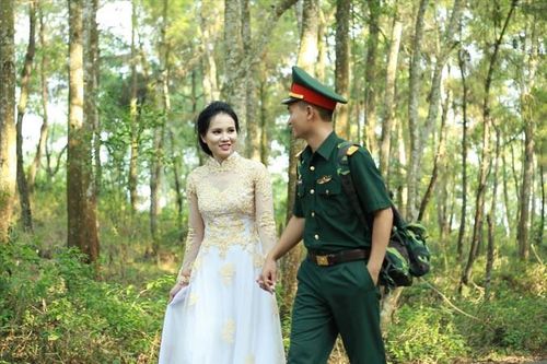 Ði nhờ xe đạp, nên duyên vợ chồng