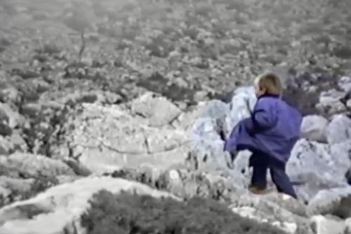 Thước phim gây xúc động kể chuyện Modric 5 tuổi chăn cừu giữa bầy sói