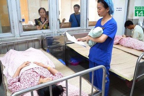 Bệnh viện làm gì để tránh trao nhầm con?