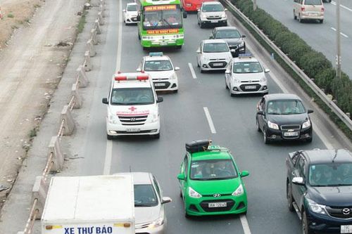 Nhường đường cho xe cứu thương, cứu hỏa: Trước hết phải từ ý thức