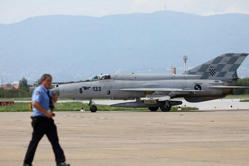 MiG-21 Croatia hộ tống chuyên cơ chở Á quân World Cup 2018