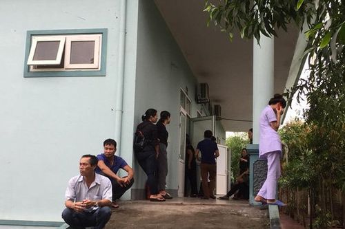 Mẹ con sản phụ chết trên bàn đẻ: Bệnh nhân chết do ngừng tuần hoàn, tắc mạch ối