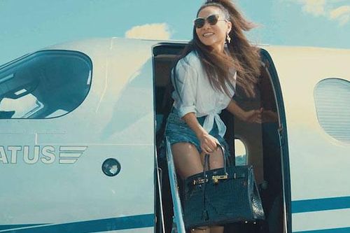 Không chỉ có siêu xe hay du thuyền, 'chị đại' Thu Minh còn khoe rợp trời hàng hiệu cực khủng trong MV mới