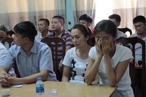 Rơi nước mắt cảnh 2 bà mẹ bật khóc khi trao nhận con đẻ ở Ba Vì