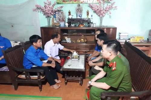 Thăm tặng quà các gia đình chính sách, Mẹ Việt Nam anh hùng