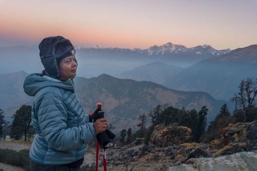 Hành trình chinh phục Himalaya của bà mẹ 58 tuổi và con trai