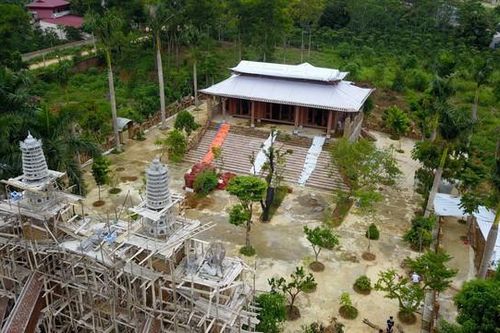 500 người cưỡng chế 'cung điện' trái phép