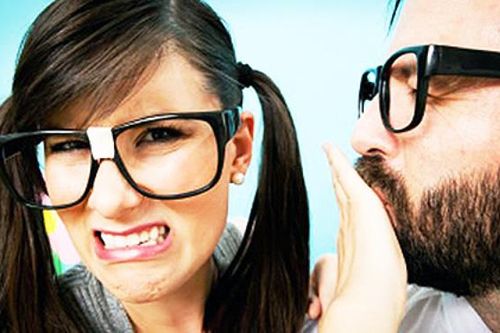 Bị bạn gái từ chối hôn do hôi miệng, chàng trai đi khám và cái kết bất ngờ
