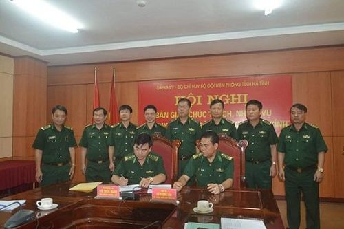 Bàn giao chức trách Chỉ huy trưởng BĐBP Hà Tĩnh