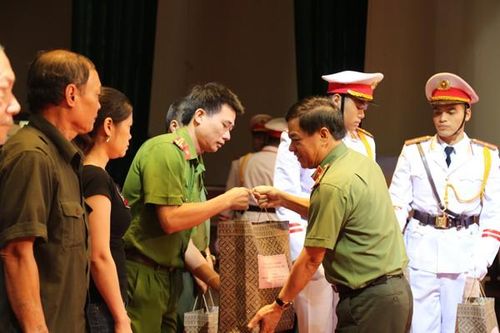 Tri ân các Anh hùng liệt sỹ, thương binh Công an Thủ đô
