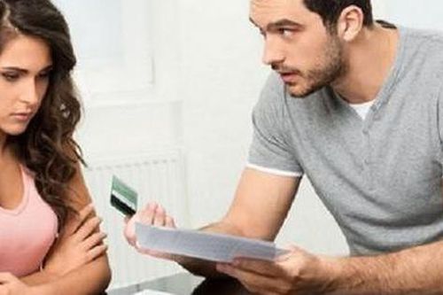 Chồng muốn chúng tôi cưa đôi tiền thuê váy cưới