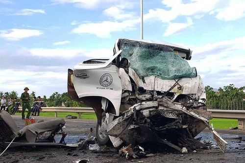 Nhân chứng kể phút 2 ôtô tông nhau làm 13 người chết ở Quảng Nam