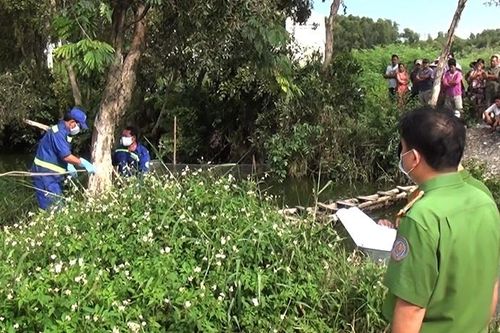 Người đi câu cá phát hiện thi thể dưới kênh ở Sài Gòn
