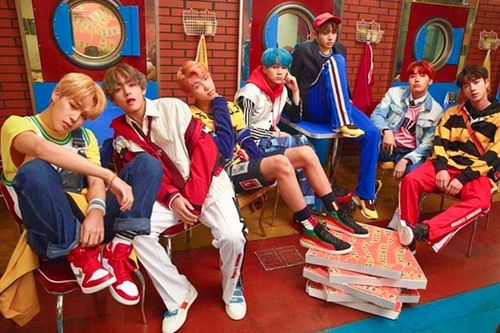 Nhờ 'DNA', BTS chính thức trở thành nhóm nhạc Kpop đầu tiên có MV vượt mốc 450 triệu xem