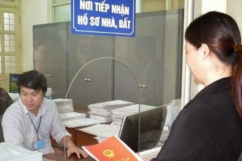 Căn cứ tạm dừng việc đăng ký chuyển quyền sử dụng đất