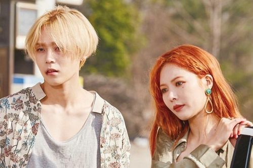 Mỹ nữ sexy xứ Hàn HyunA bất ngờ công khai mối quan hệ 2 năm với đàn em cùng công ty