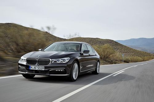 Về Việt Nam, BMW 7-Series có gì để đấu với Mercedes-Benz S-Class