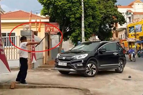 Nghi vấn bảo vệ ngân hàng đập phá ô tô ở Thái Bình: Thông tin mới nhất từ cơ quan công an