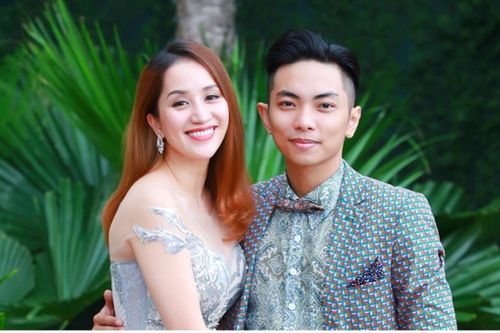 Vợ chồng Phan Hiển - Khánh Thi 'đôi co' ngay trên trang cá nhân