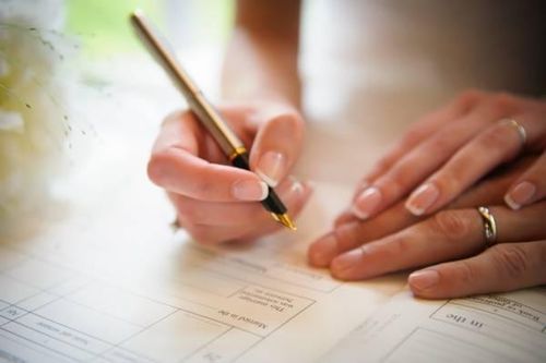 Cưới nhau 5 năm, vợ vẫn không chịu đăng ký kết hôn