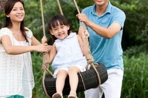 8 cách đơn giản giúp cha mẹ học cách yêu con