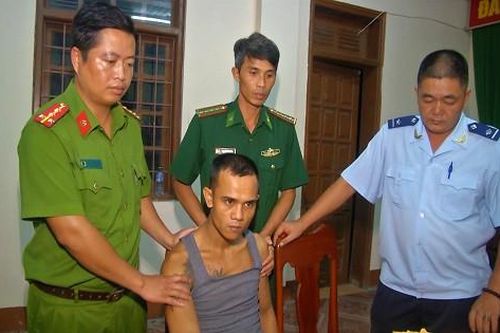 Bắt đối tượng vận chuyển 5.800 viên ma túy tổng hợp