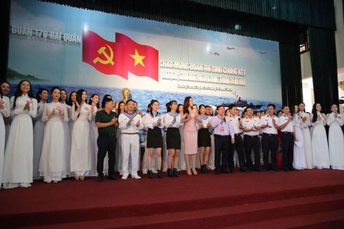 Thí sinh Hoa hậu Việt Nam 2018 thăm Lữ đoàn 170: Ấm tình quân dân