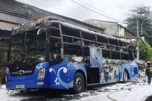 Hiện trường cháy xe khách trơ khung, nhiều người 'đứng tim'