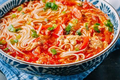 Cách làm mì cà chua trứng thơm ngon cho bữa sáng