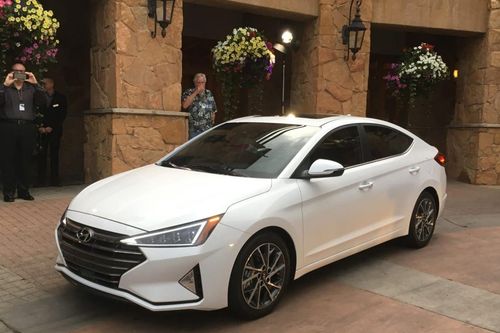 Hyundai Elantra 2019 bất ngờ ra mắt, nâng cấp toàn diện