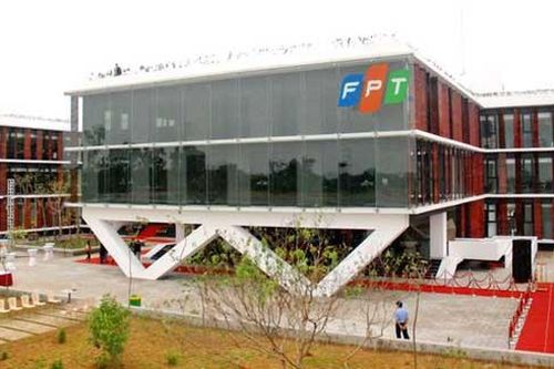 FPT: Bằng chứng thuyết phục cho quyết sách thoái mảng bán lẻ, tập trung mảng công nghệ