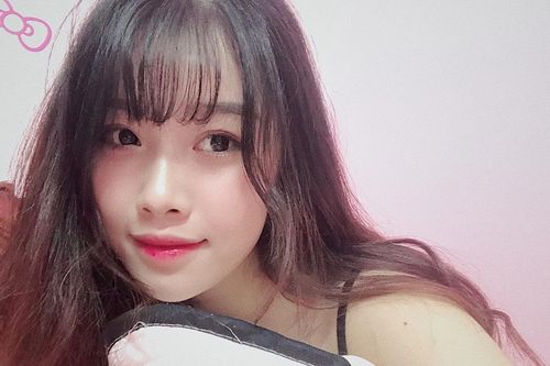 Nhan sắc bạn gái Văn Toàn - 'người hùng' Olympic Việt Nam