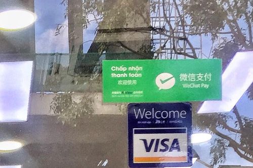 Khách Trung Quốc vô tư thanh toán 'chui' tại Nha Trang