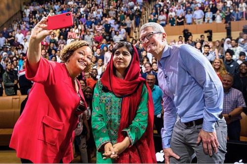 Tim Cook sở hữu 120 triệu USD sau nhiều năm làm CEO Apple