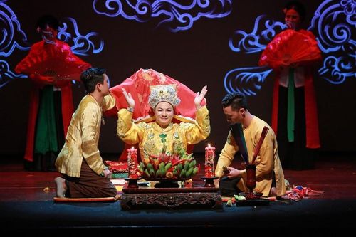 Tín ngưỡng thờ Mẫu: 'Mở hòm' khăn chầu áo ngự của các thanh đồng