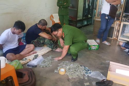 Bắt nam thanh niên bán cỏ Mỹ tại nhà trọ