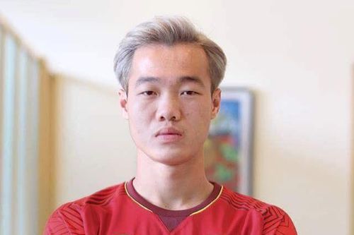 Ảnh chế Olympic Việt Nam nhuộm tóc bạch kim giống Văn Toàn